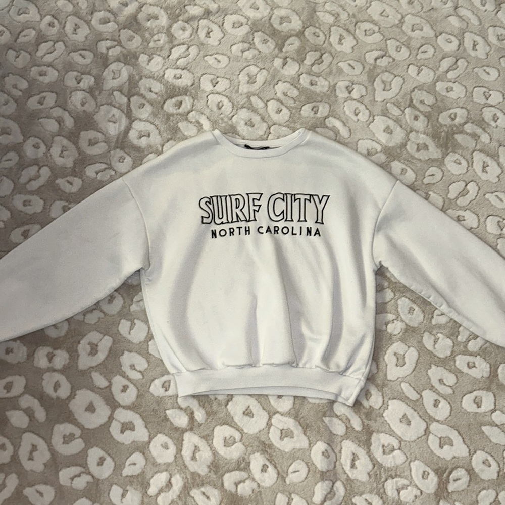• White Shein crewneck • Selling bc I prefer a bigger fit on myself •